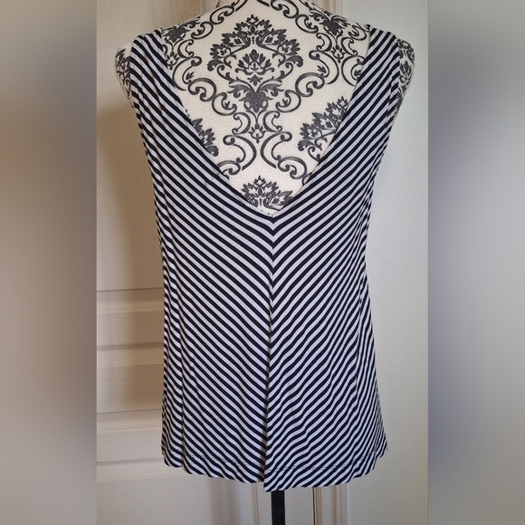 Old Navy Size M tank top - Picture 5 of 5